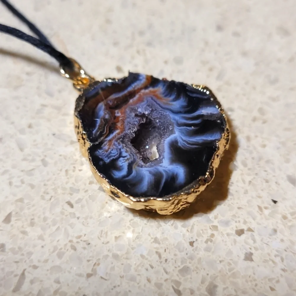 🖤3/$50 Agate Stone Pendant Necklace - Picture 3 of 5